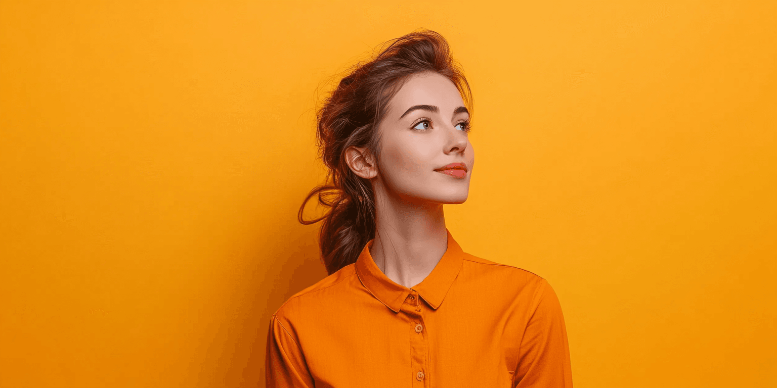 Vrouw die naar rechts kijkt en css aan het verkleinen is