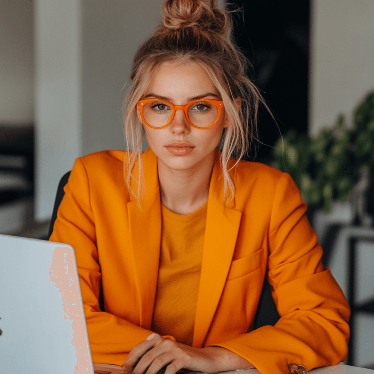 Iemand die aan semrush marketing werkt op haar computer