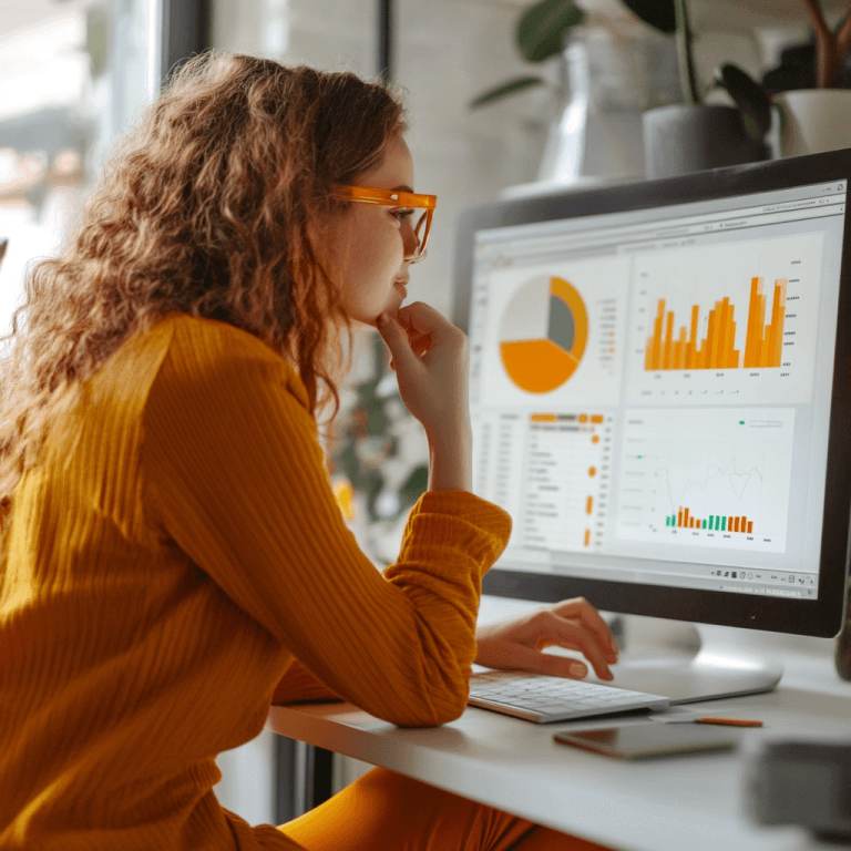 vrouw die naar moz statistieken kijkt op haar computer